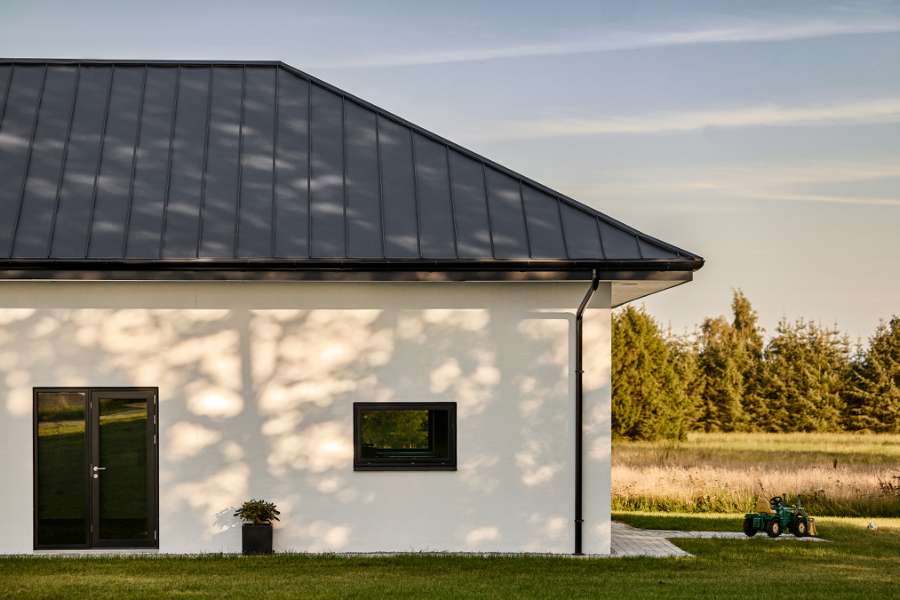 Stylish luxury home near Hillerød enhanced with steel profiles on the roof, Hanebjergvej 3, 3400 Hillerød, Denmark